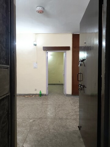 Room in 2 BHK Apartment at Sarita Vihar – for Rent