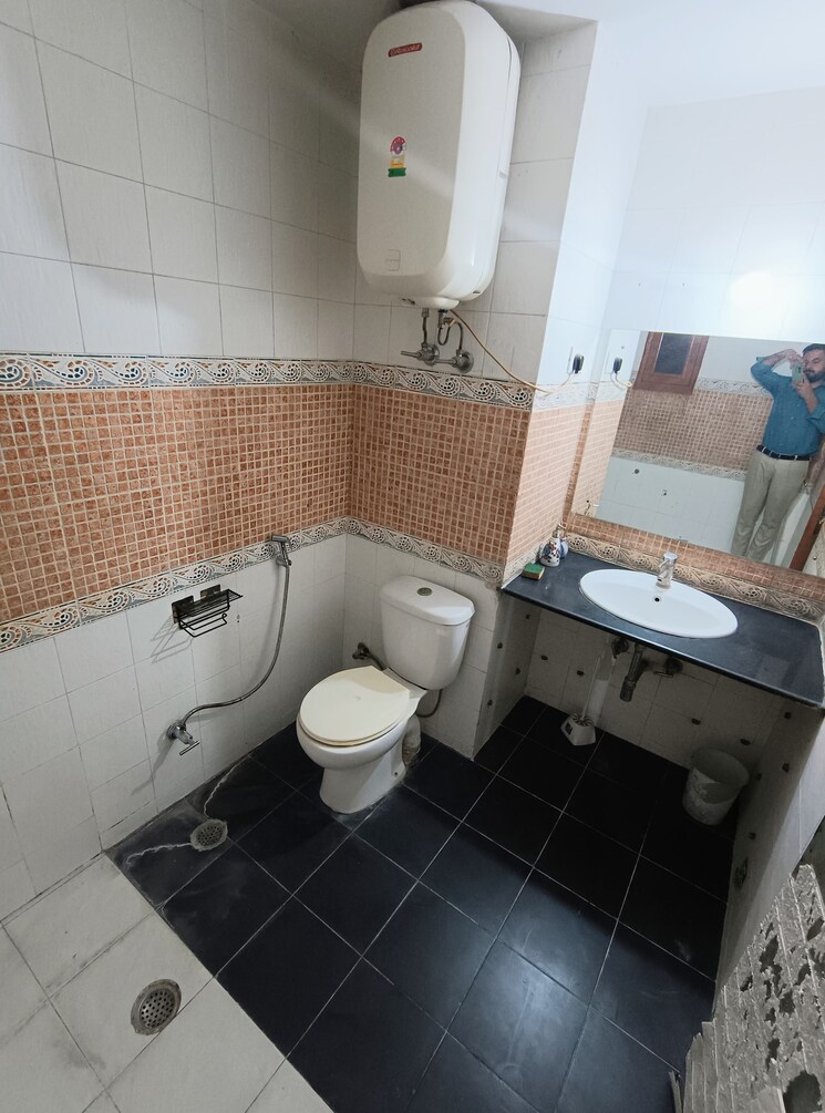 Attached Bathroom, sector 52 4 Bedroom 2000 Sq.Ft. Apartment In Sector 52 Gurgaon 8647142