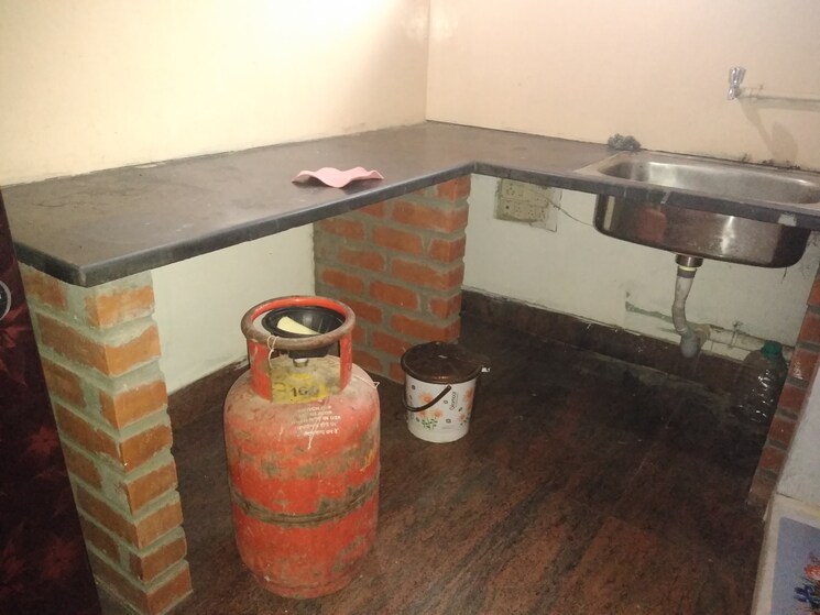  Parking, rt nagar 1 Bedroom 800 Sq.Ft. Independent House In Rt Nagar Bangalore 8647181