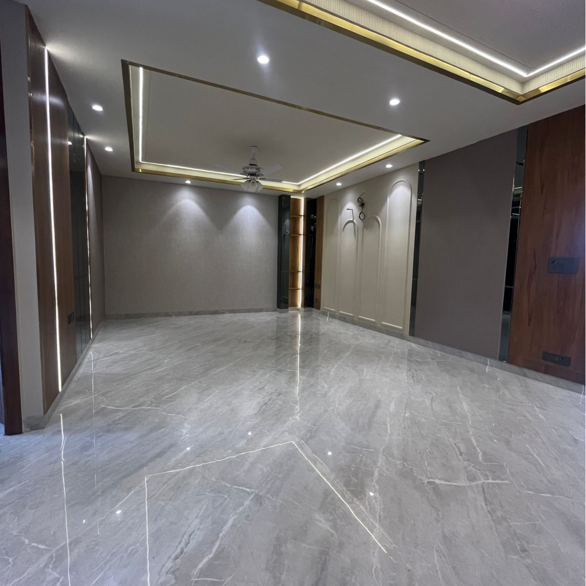 4 BHK + Pooja Room,Servant Room 270 Sq.Ft. Builder Floor in 4S Aradhya Extension