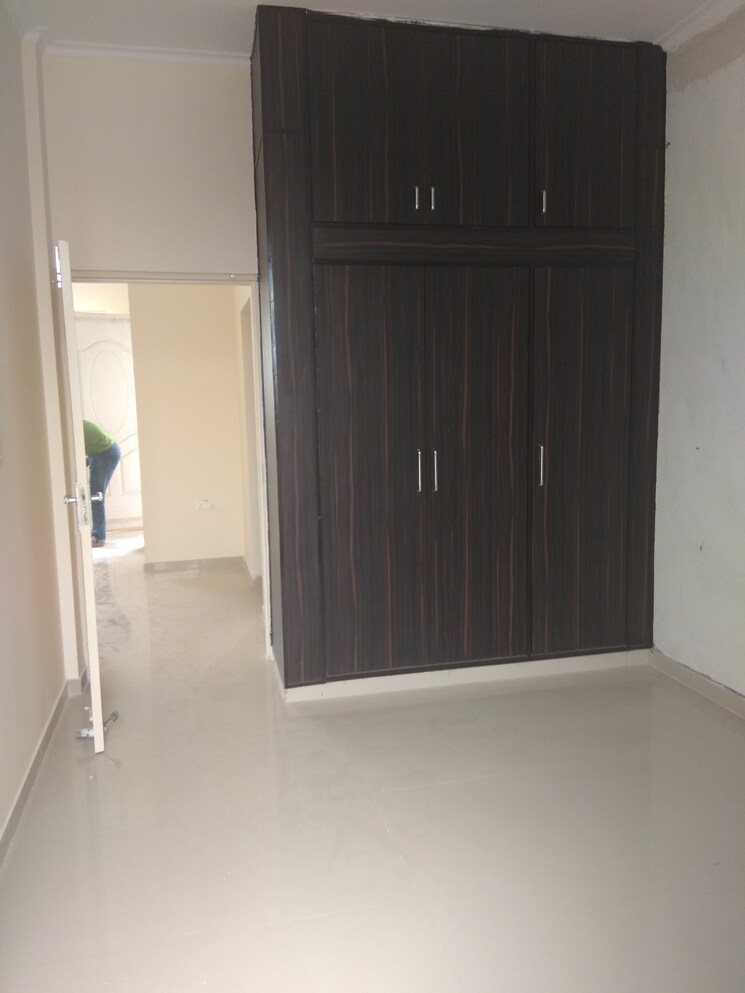 Room, vip road 2 Bedroom 600 Sq.Ft. Apartment In Vip Road Zirakpur 8647230
