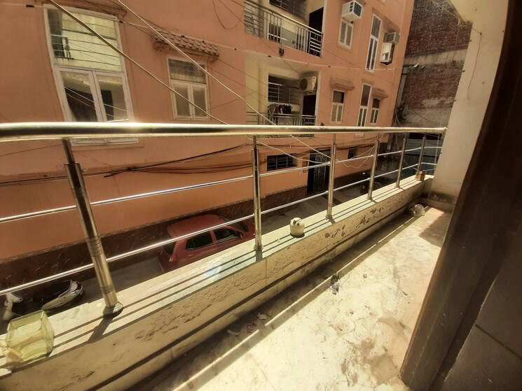 Balcony, palm-residency-chhatarpur 3 Bedroom 140 Sq.Yd. Builder Floor In Chattarpur Delhi 8647257