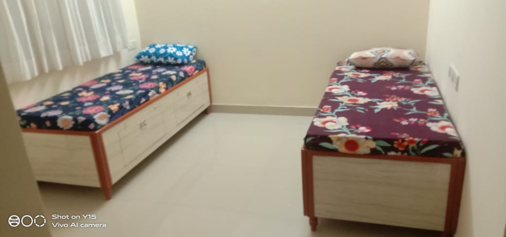 Pg For Rent in Prabhadevi Croma Showroom