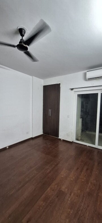 Room in 3 BHK Apartment at Spaze Privy AT4, Sector 84 – for Rent