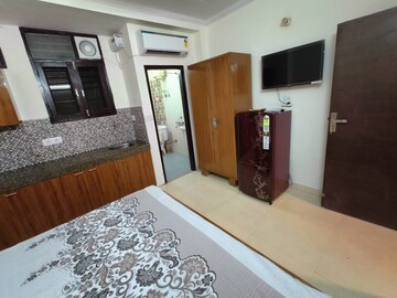Bedroom in 1 RK Builder Floor at SS 100, Sector 49 – for Rent