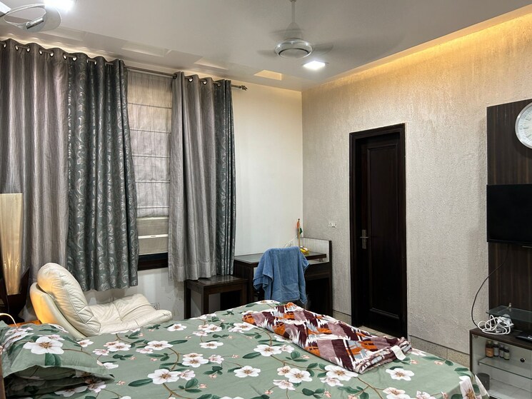 Bedroom, boutique-residential-apartments-n-136 4 Bedroom 300 Sq.Yd. Builder Floor In Panchsheel Park Delhi 8647355