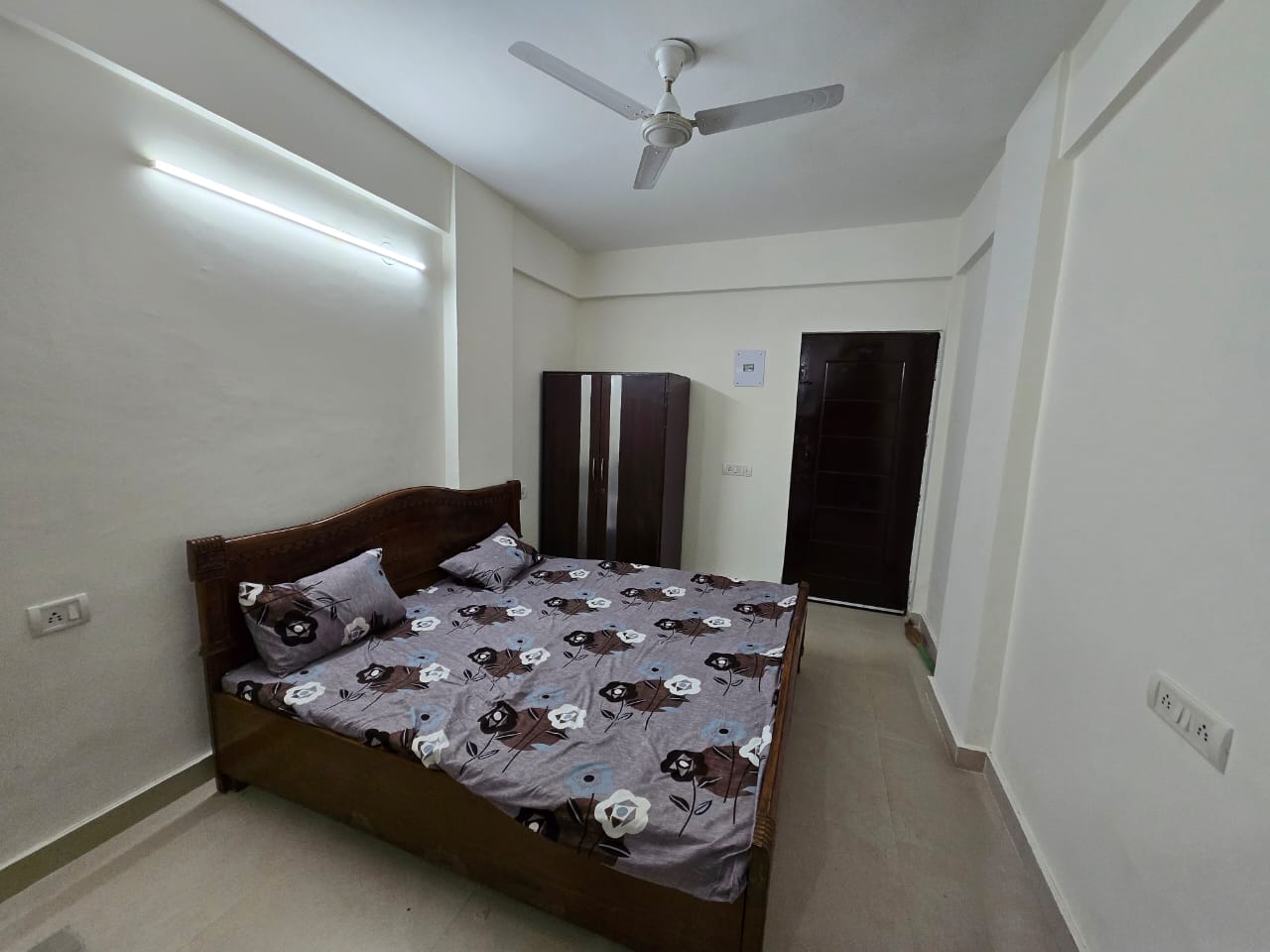 1 BHK Builder Floor For Rent in SS 100