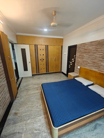 Bedroom in 3 BHK Apartment at Andheri West – for Rent