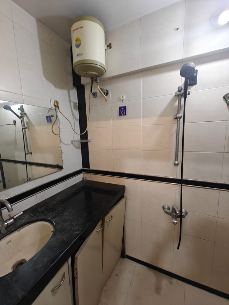 Bathroom, andheri west 3 Bedroom 1250 Sq.Ft. Apartment In Andheri West Mumbai 8647374