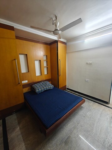 Bedroom in 3 BHK Apartment at Andheri West – for Rent