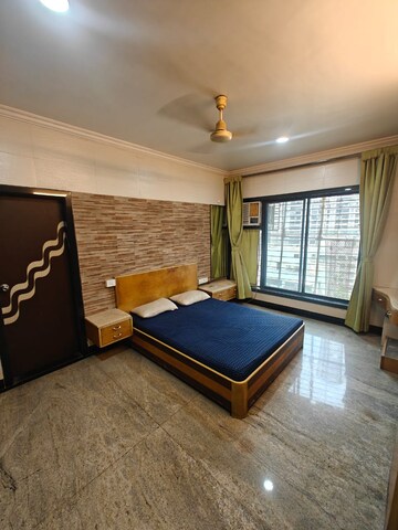 Bedroom in 3 BHK Apartment at Andheri West – for Rent
