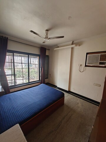 Bedroom in 3 BHK Apartment at Andheri West – for Rent