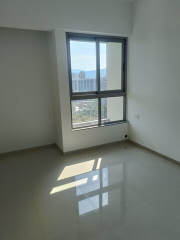 Room in 2 BHK Apartment at Kalpataru Immensa, Kolshet Road – for Rent