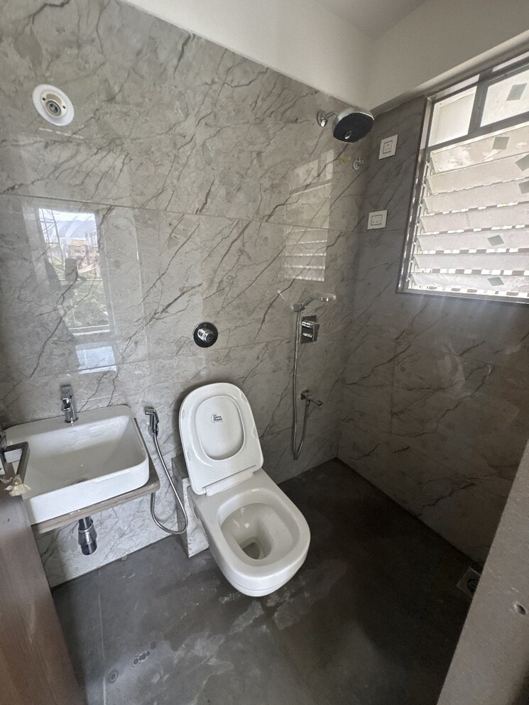 Bathroom, kalpataru-immensa 2 Bedroom 637 Sq.Ft. Apartment In Kolshet Road Thane 8647377