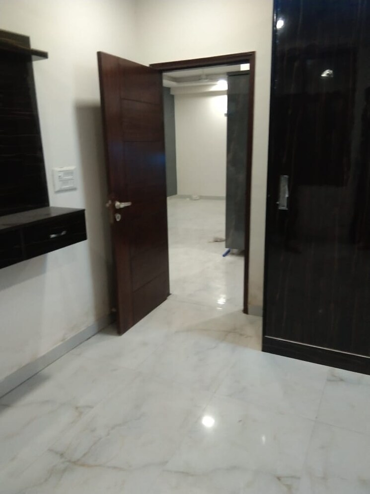Room, sector 72 3 Bedroom 1450 Sq.Ft. Builder Floor In Sector 72 Noida 8647370