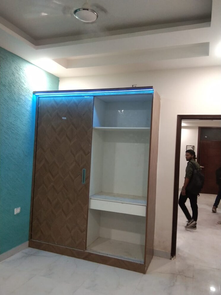 Room, sector 72 3 Bedroom 1450 Sq.Ft. Builder Floor In Sector 72 Noida 8647370