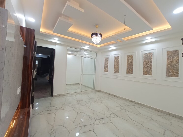 Room, sector 72 3 Bedroom 1450 Sq.Ft. Builder Floor In Sector 72 Noida 8647370