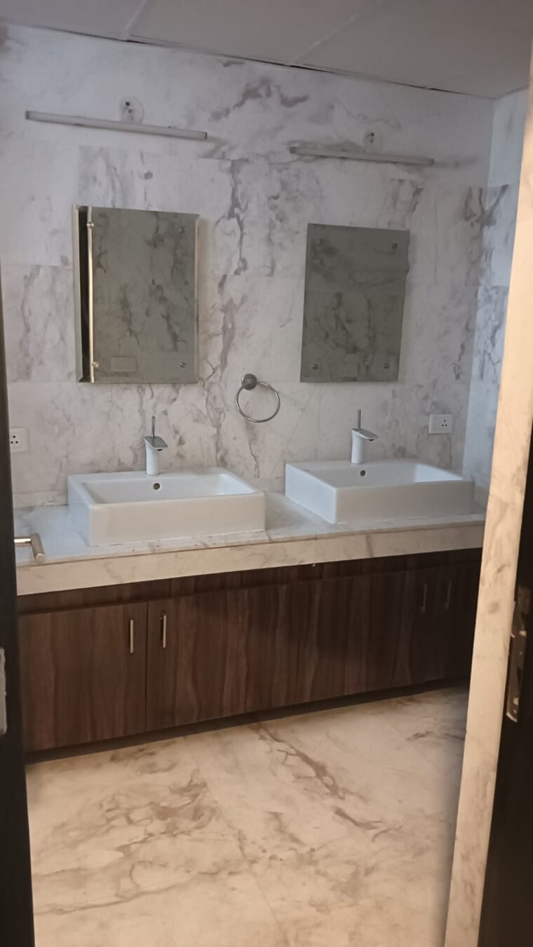 Master Bedroom, tata-primanti-villas 4 Bedroom 4500 Sq.Ft. Villa In Sector 72 Gurgaon 8647394