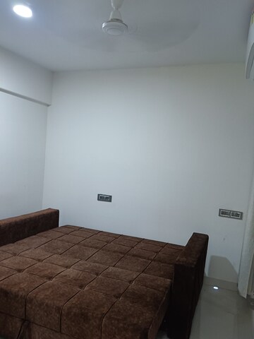 Room in 2 BHK Apartment at Shiv Shakti Tower 28, Malad East – for Rent