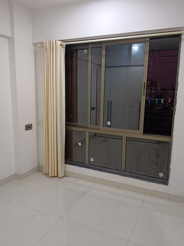 Room in 2 BHK Apartment at Shiv Shakti Tower 28, Malad East – for Rent