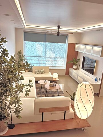 Master Bedroom in 2.5 BHK Apartment at Swami CHS Jacob Circle, Jacob Circle – for Rent