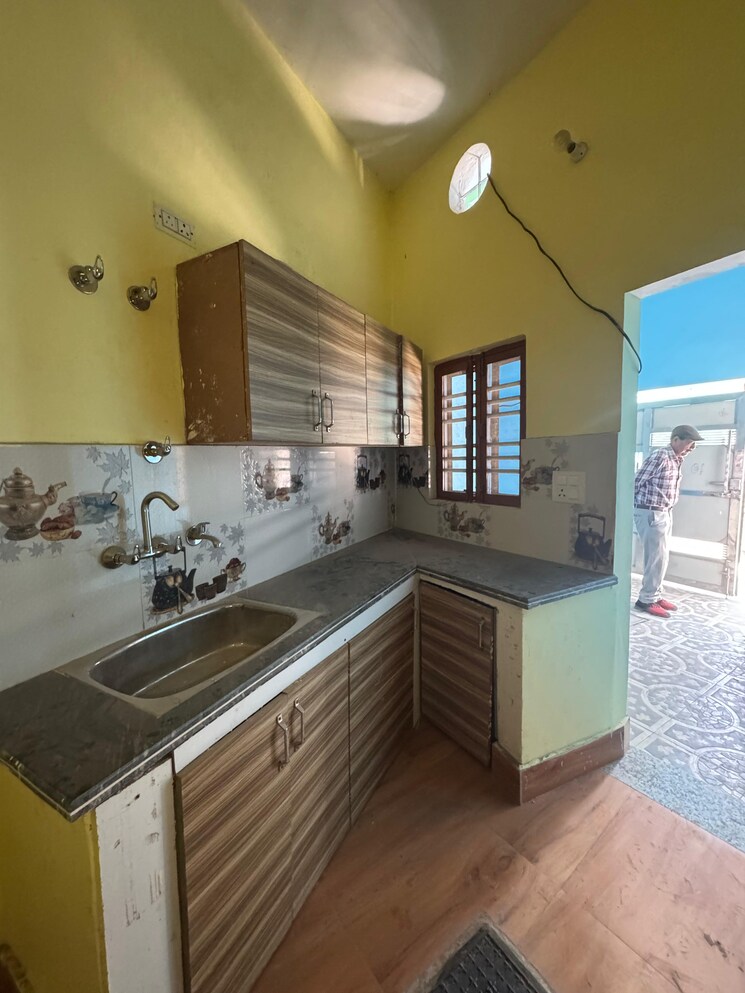 Kitchen, mohabbewala 5 Bedroom 80 Sq.Yd. Independent House In Mohabbewala Dehradun 8647424