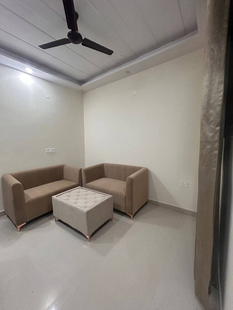 Living Room, dlf-cyber-city 1 Bedroom 750 Sq.Ft. Builder Floor In Sector 24 Gurgaon 8647466