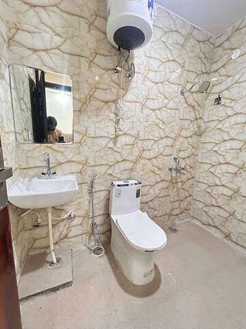 Bathroom in 1 BHK Builder Floor at Dlf Cyber City, Sector 24 – for Rent