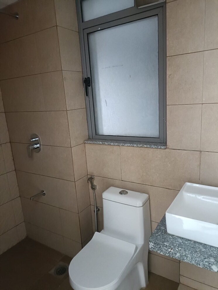 Bathroom, kalpataru-immensa 2 Bedroom 729 Sq.Ft. Apartment In Kolshet Road Thane 8647483