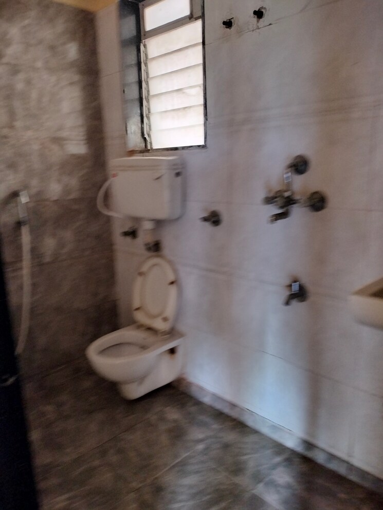 Bathroom, rosa-classique 1 Bedroom 600 Sq.Ft. Apartment In Kasarvadavali Thane 8647485