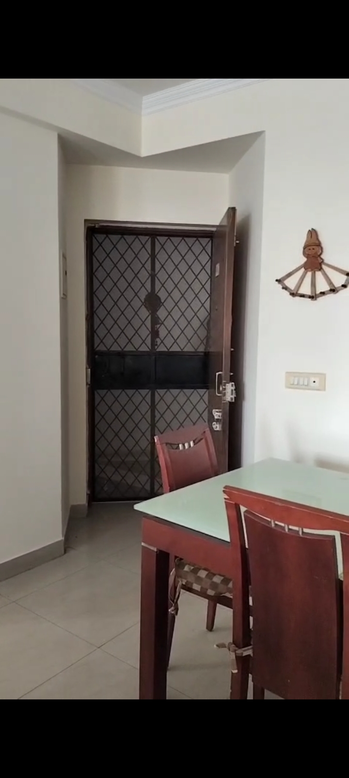 3 BHK + Servant Room Apartment For Rent in DLF The Carlton Estate