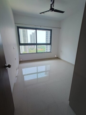 Room in 2 BHK Apartment at Kalpataru Immensa C, Kolshet Road – for Rent