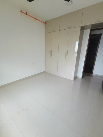 Room in 2 BHK Apartment at Kalpataru Immensa C, Kolshet Road – for Rent