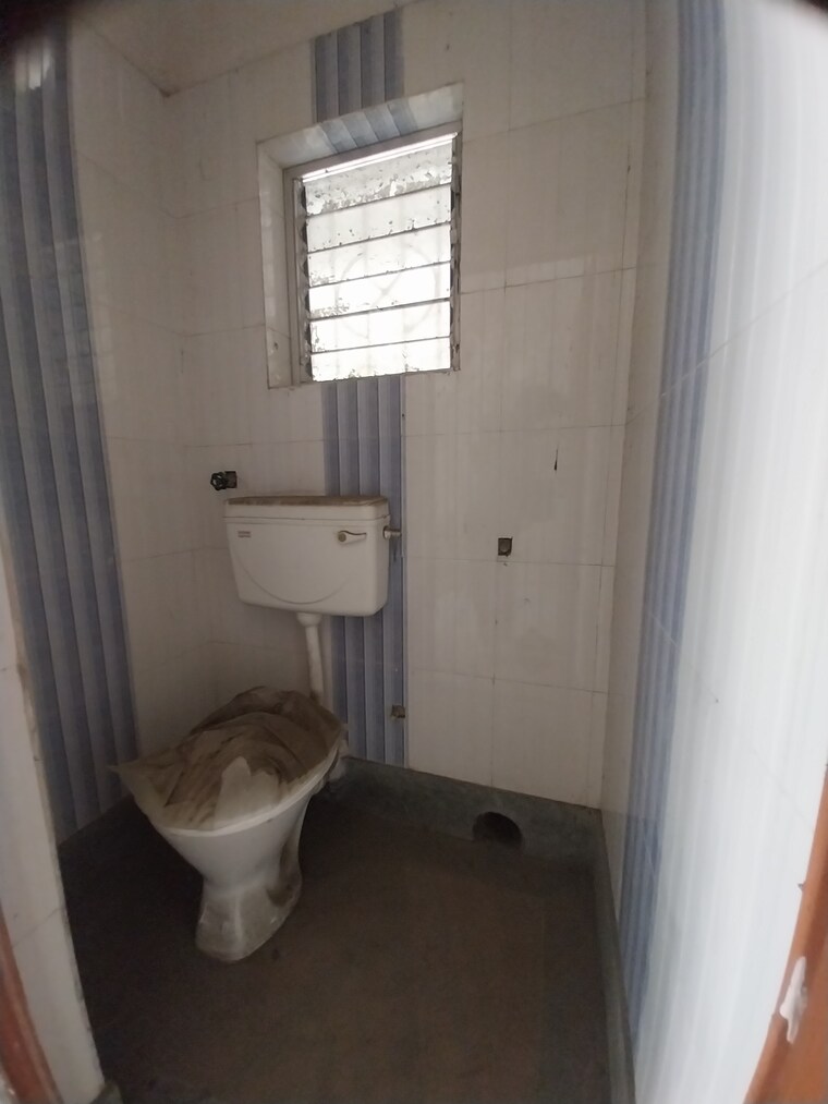 Bathroom, naktala 2 Bedroom 850 Sq.Ft. Apartment In Naktala Kolkata 8647513