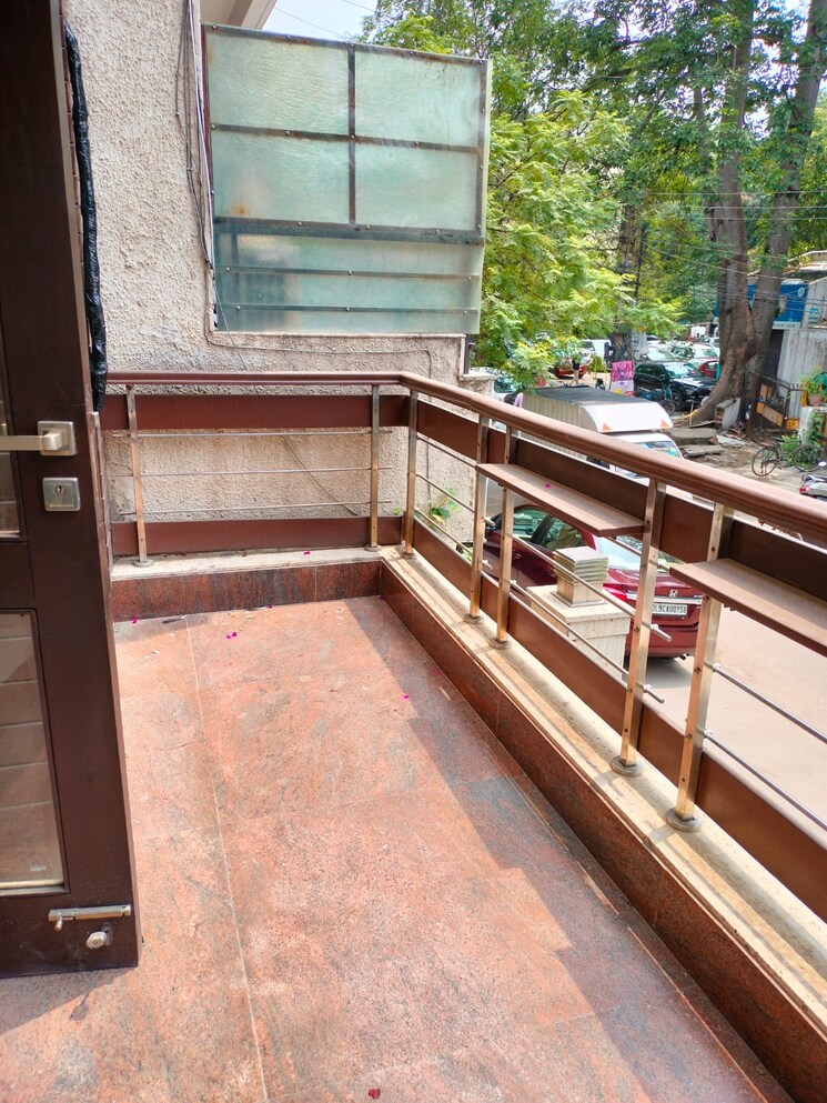 Balcony, veera-safdarjung-enclave 4 Bedroom 2800 Sq.Ft. Apartment In Safdarjung Enclave Delhi 8647545
