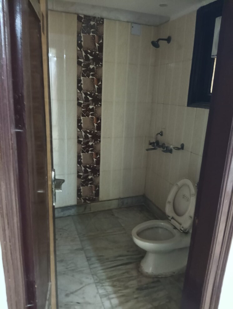 Attached Bathroom, laxmi nagar 4 Bedroom 1749 Sq.Ft. Builder Floor In Laxmi Nagar Delhi 8647679
