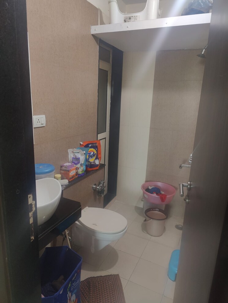 Bathroom, rustomjee-athena 2 Bedroom 1015 Sq.Ft. Apartment In Majiwada Thane 8647681