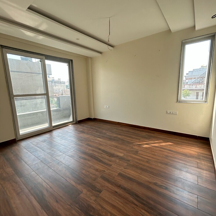 Room, sector 23 4 Bedroom 342 Sq.Yd. Builder Floor In Sector 23 Gurgaon 8647690