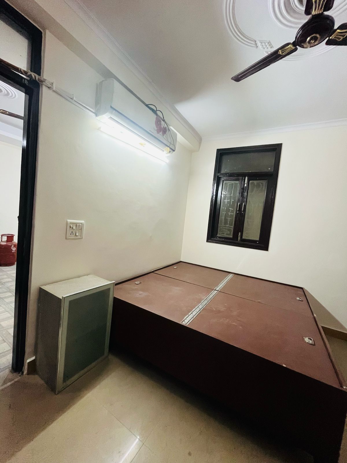 1 BHK Builder Floor For Rent in Paryavaran Complex