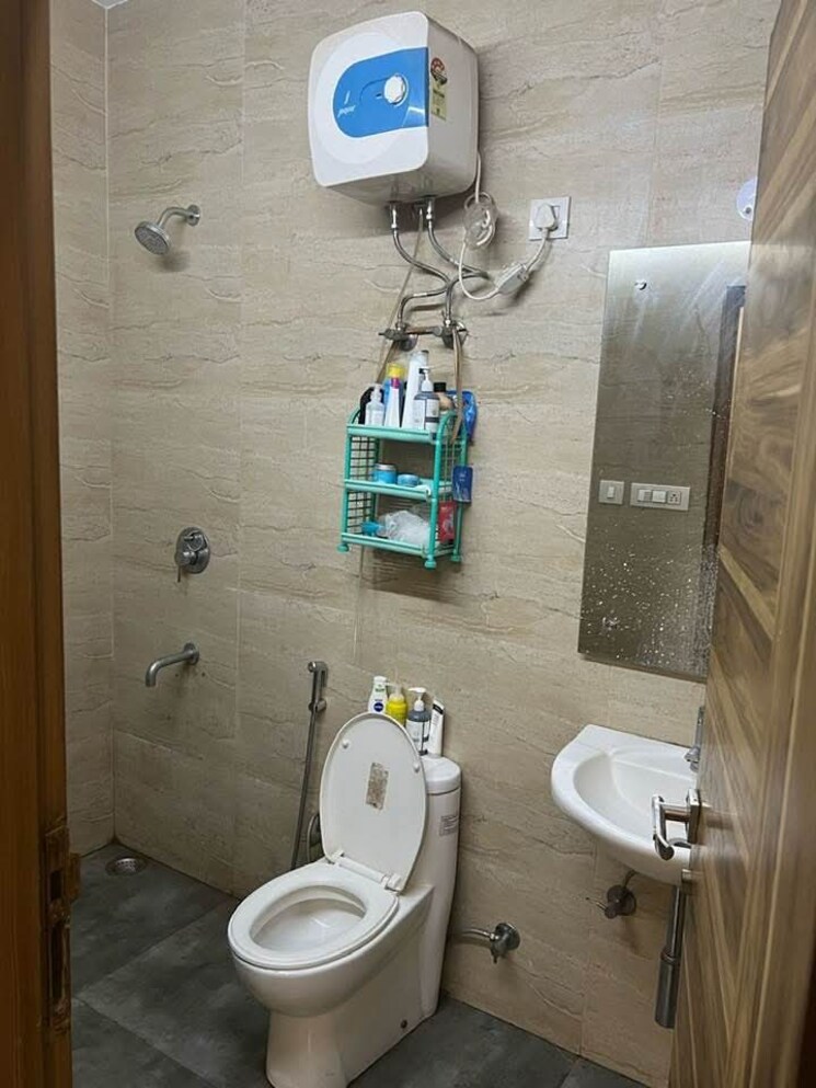 Bathroom, sector 7 2 Bedroom 153 Sq.Yd. Builder Floor In Sector 7 Gurgaon 8647691