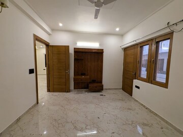 Room in 2 BHK Builder Floor at Sector 4 – for Rent