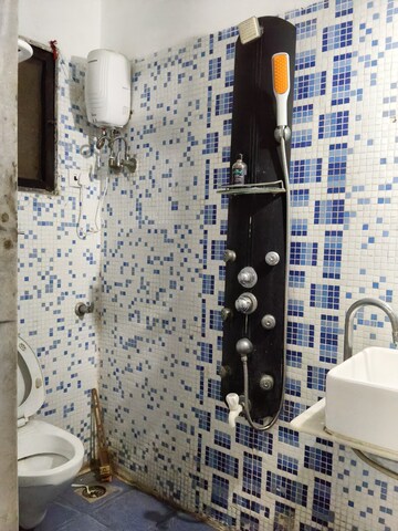 Master Bedroom in 2 BHK Apartment at Fairmont Palazo, Santacruz East – for Rent