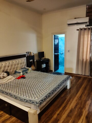 Bedroom in 3.5 BHK Villa at Sahastradhara Road – for Rent
