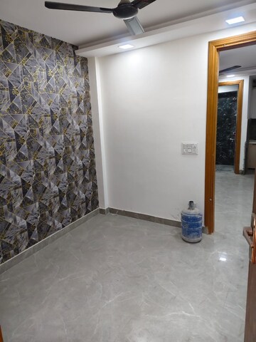 Room in 1 BHK Builder Floor at Govindpuri – for Rent
