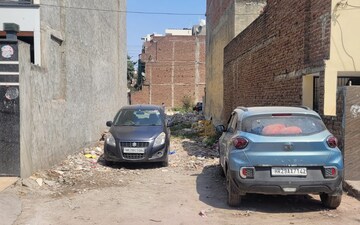 Plot For Sale in Bharat Colony