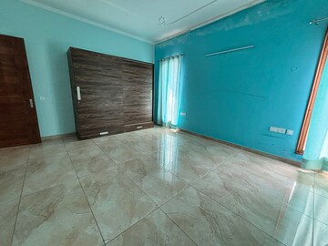 Room in 3 BHK Independent House at Sector 7 – for Rent