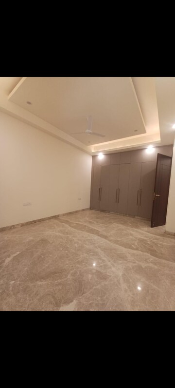 Room in 3 BHK Builder Floor at Nehru Enclave – for Rent