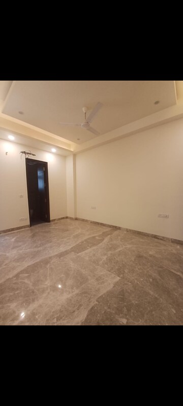 Room in 3 BHK Builder Floor at Nehru Enclave – for Rent