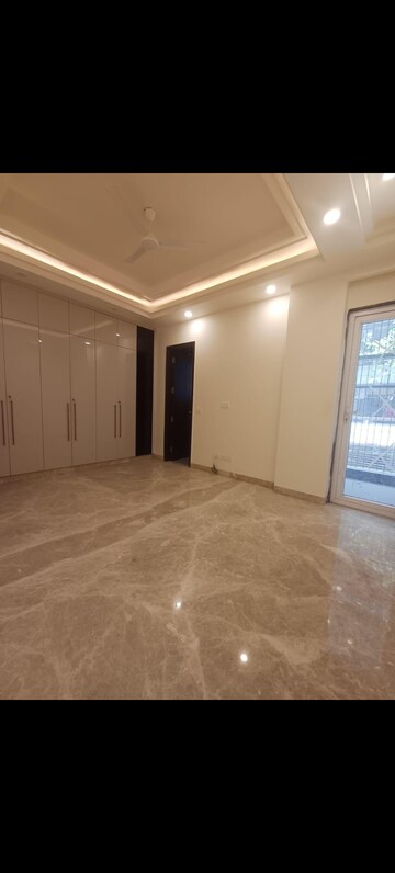 Room in 3 BHK Builder Floor at Greater Kailash I – for Rent
