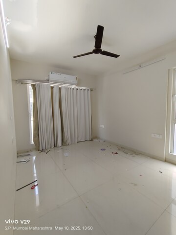 Room in 2 BHK Apartment at Sugee Atharva, Prabhadevi – for Rent